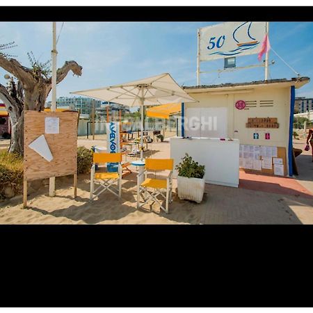 Hotel Silvana Beach Римини Екстериор снимка