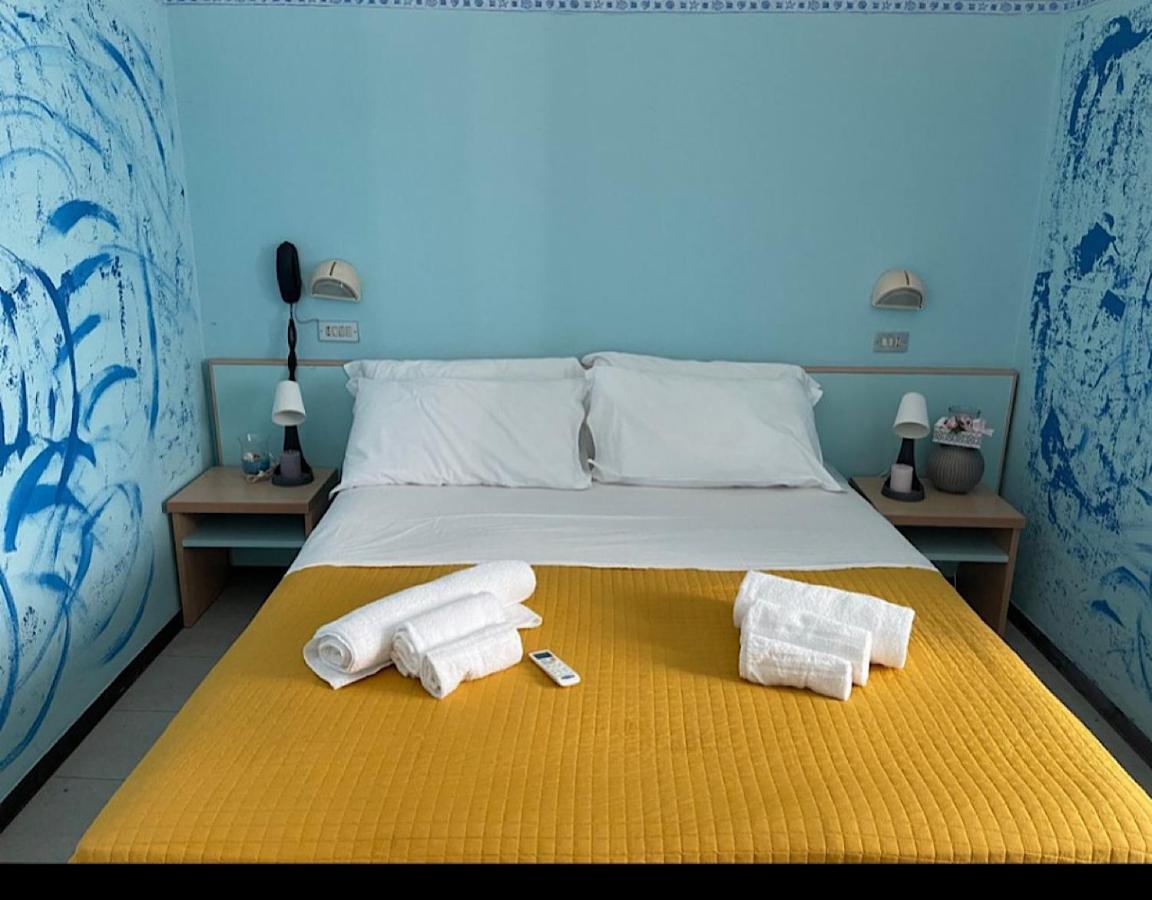 Hotel Silvana Beach Римини Екстериор снимка