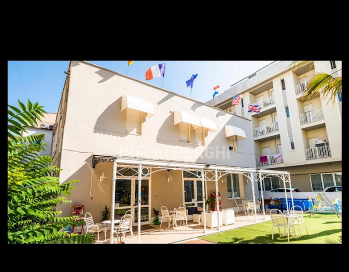 Hotel Silvana Beach Римини Екстериор снимка