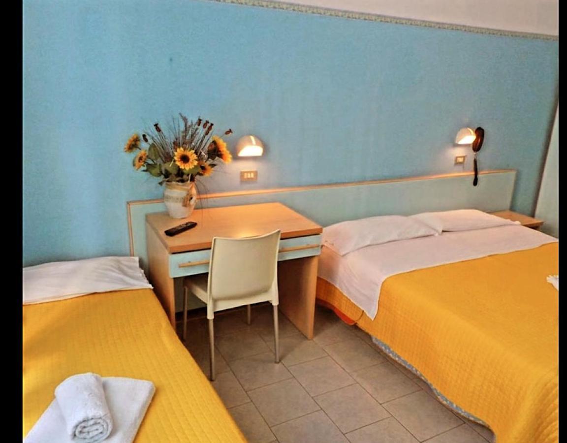 Hotel Silvana Beach Римини Екстериор снимка