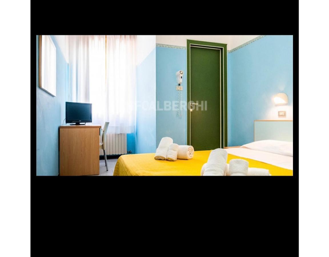Hotel Silvana Beach Римини Екстериор снимка