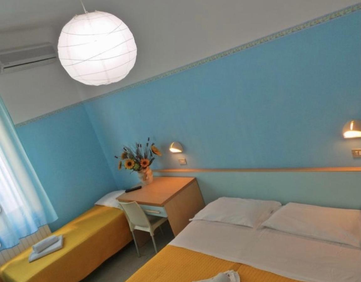 Hotel Silvana Beach Римини Екстериор снимка