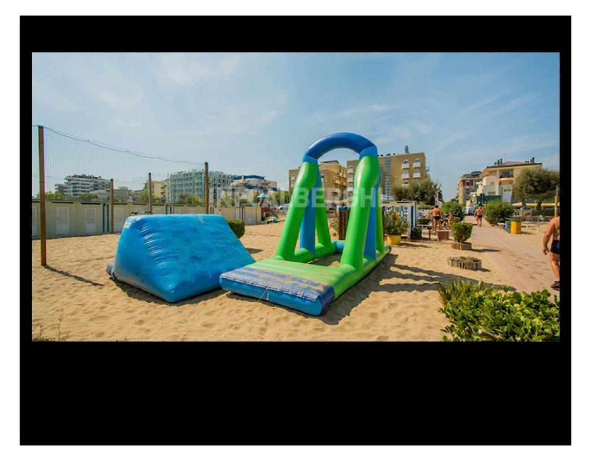 Hotel Silvana Beach Римини Екстериор снимка